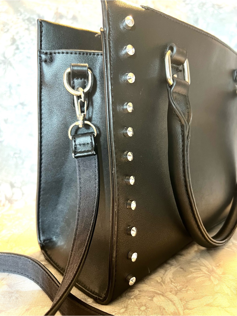 Edgy Chic Black Denver Hayes Studded Satchel Crossbody Handbag 🖤 - Picture 7 of 9